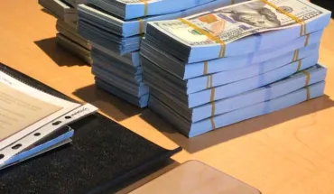 500 000 доларів за активізацію розслідування та відшкодування багатомільйонних збитків – ДБР затримало двох шахраїв (ВІДЕО)